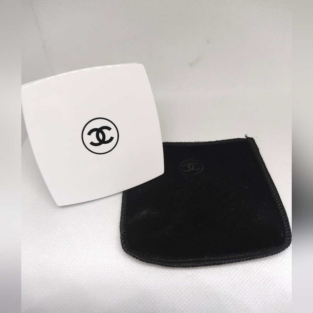 White With Black Lettering Double Facettes Compact Mirror - Picture 9 of 9